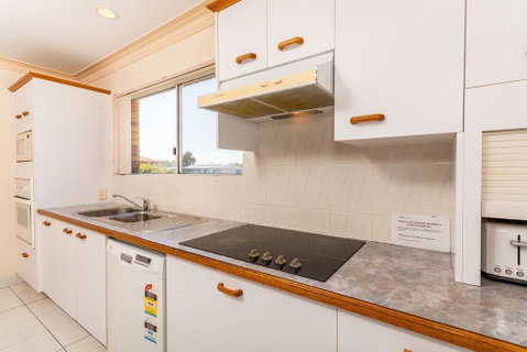 Stylish Unit Opposite Foreshore - Sylvan Beach Esp, Bellara - QLD Tourism 2