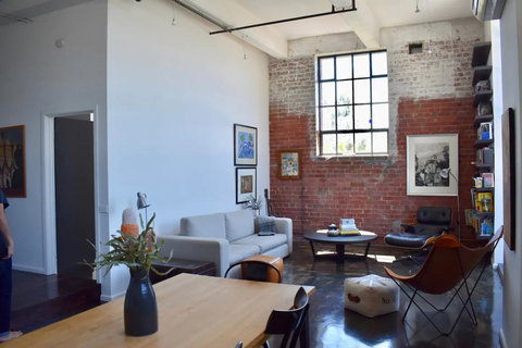 Stylish Warehouse Conversion In The Heart Of Fitzroy - QLD Tourism 0
