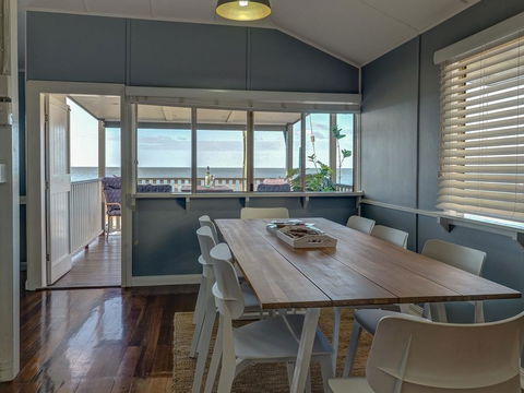 Sublime Beachfront Queenslander On The Esplanade - Queensland Tourism 0