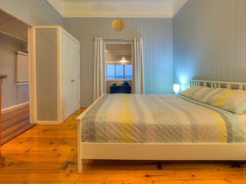 Sublime Beachfront Queenslander On The Esplanade - Queensland Tourism 3