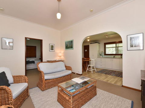 Summerfield Cottage - Hunter Valley, Renovated House In Central North Rothbury - QLD Tourism 3