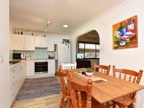 Summerfield Cottage - Hunter Valley, Renovated House In Central North Rothbury - QLD Tourism 2