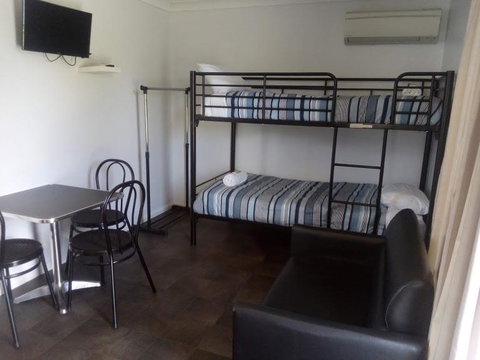 Summit Cabin - QLD Tourism 1