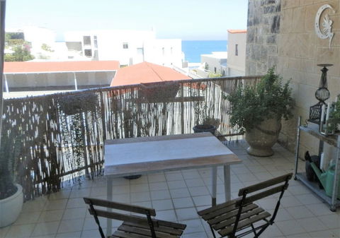 Sun, Sand, Sea And Salty Kisses Cottesloe Beach House - QLD Tourism 3