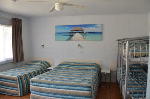 Sunburst Motel - QLD Tourism 1