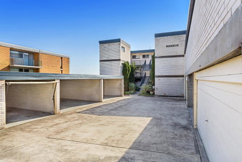Sundeck, Unit 8/51 Ronald Avenue - QLD Tourism 3