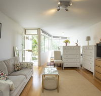 Sunlit studio in the trees walk to the beach - QLD Tourism