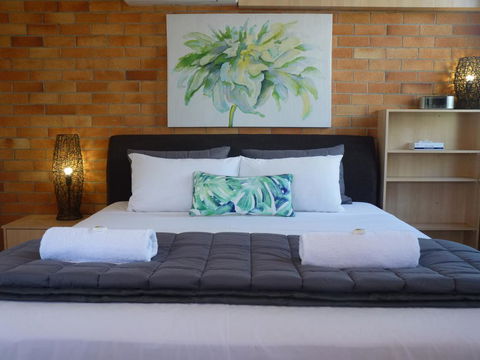 Sunseeker Motel - Queensland Tourism 0
