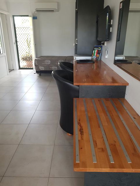 Sunseeker Motel - Queensland Tourism 1