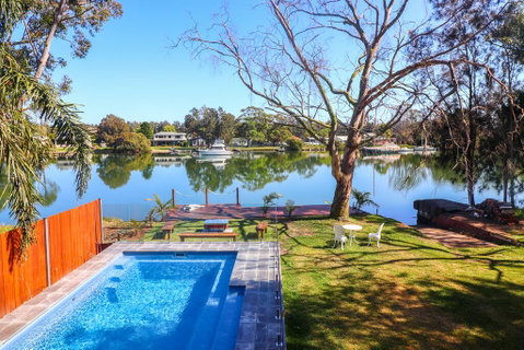 Sunset Lodge - Queensland Tourism 0