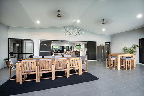 Sunset Penthouse Couples Retreat, Close To Airlie Beach, Champagne On Arrival - Queensland Tourism 2