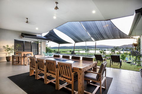 Sunset Retreat Airlie Beach Rural Getaway - QLD Tourism 3