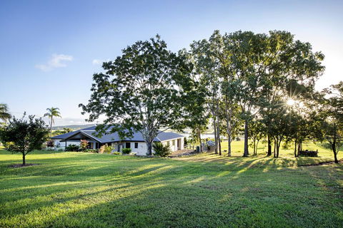 Sunset Retreat Airlie Beach Rural Getaway - QLD Tourism 1