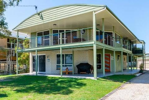 Sunsets From Your Front Patio - Sylvan Beach Esp, Bellara - QLD Tourism 0