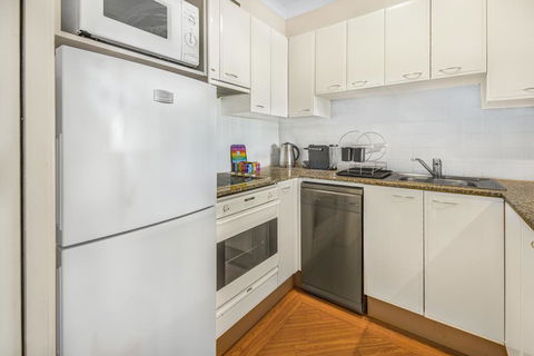 Super Convenient Apartment With Garden Views - QLD Tourism 3