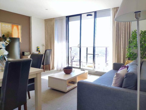 Super Luxurious Apartment On North Terrace - QLD Tourism 0