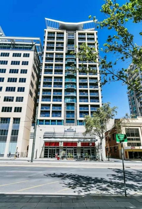 Super Luxurious Apartment On North Terrace - QLD Tourism 3