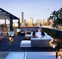 Superb 2BR APT FREE car park Great Location