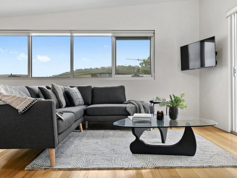 SURF CENTRAL - Wifi, Double Garage & Smack Bang In The Middle Of Town - QLD Tourism 1
