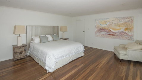 Surfers Ave Retreat Narrawallee - QLD Tourism 1