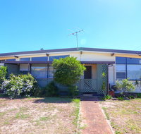 Surfs Up - Queensland Tourism