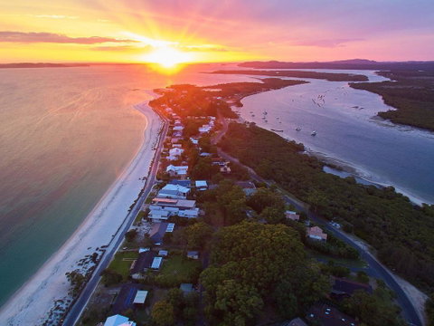 Surfs Up - QLD Tourism 2