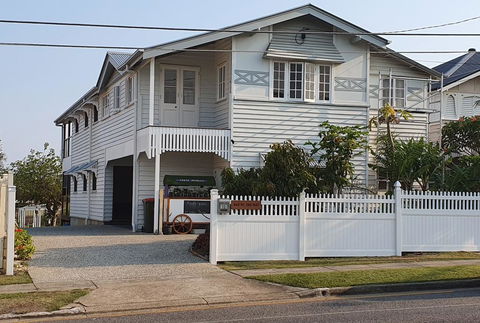 Sustainable B&B By The Bay - QLD Tourism 0