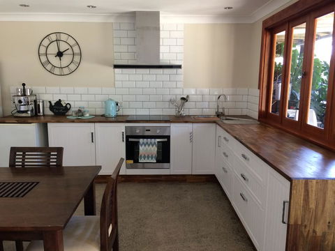 TAKURA HEIGHTS Modern Country Apartment With Pool Access - Queensland Tourism 2