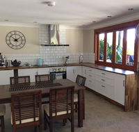 TAKURA HEIGHTS Modern Country Apartment with pool access - Queensland Tourism