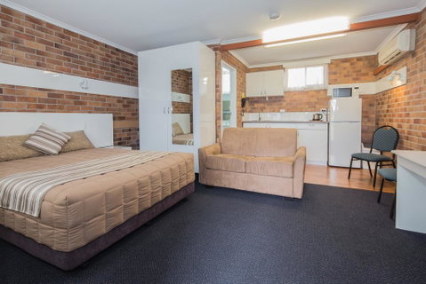 Tally Ho Motor Inn - QLD Tourism 0