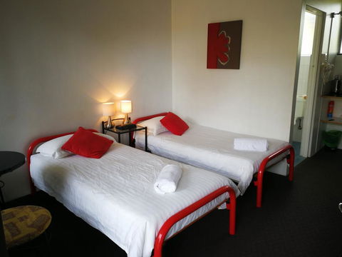Tamar Cove Motel - Queensland Tourism 3