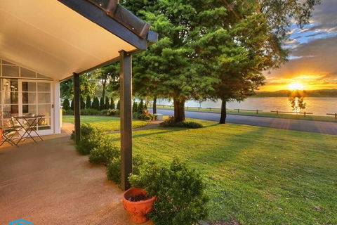 Tara Downs On Lake Albert - Queensland Tourism 0