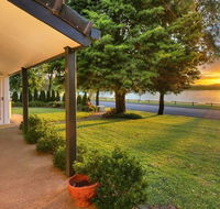 Tara Downs on Lake Albert - Queensland Tourism