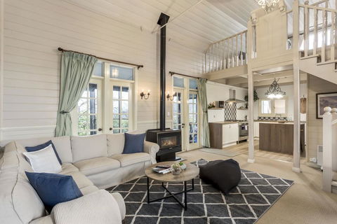 Tasmania Frankford Road - Queensland Tourism 0