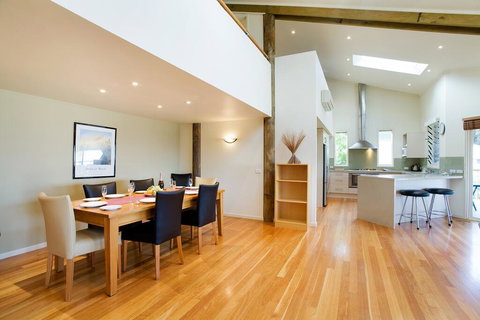 Tathra Beach House Holiday Apartments - QLD Tourism 1