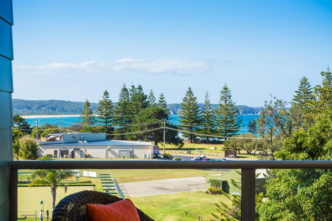 Tathra Beachbreak - QLD Tourism 2