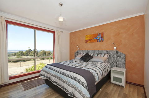 Tennessee Hill Cottage - Queensland Tourism 1