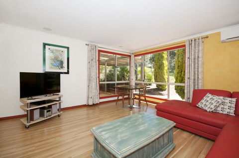 Tennessee Hill Cottage - Queensland Tourism 3