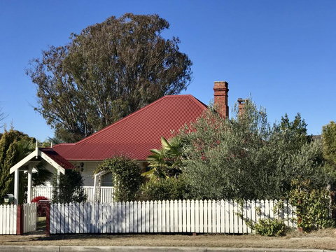 Tenterfield Historic C1895 Cottage - QLD Tourism 0