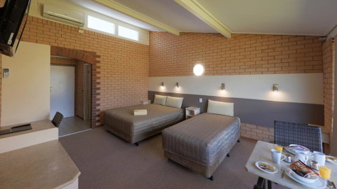 Tenterfield Motor Inn - QLD Tourism 1