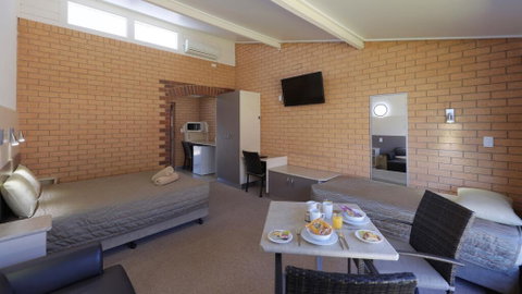 Tenterfield Motor Inn - QLD Tourism 3