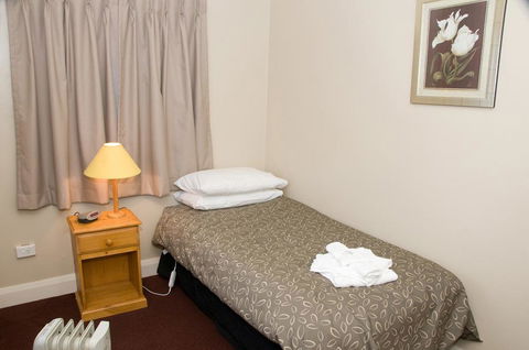 The Alpine Hotel - QLD Tourism 3