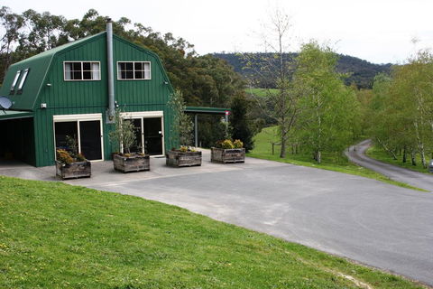 The Barn @ Charlottes Hill - QLD Tourism 0