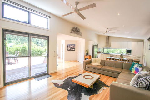 The Base One - Queensland Tourism 0