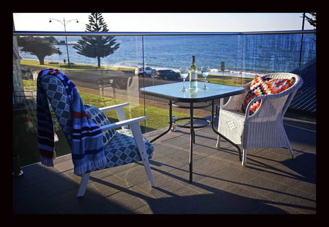 Penguin Beachfront Apartments - Queensland Tourism 8