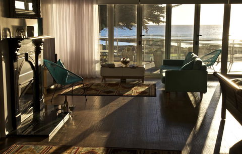 Penguin Beachfront Apartments - Queensland Tourism 0