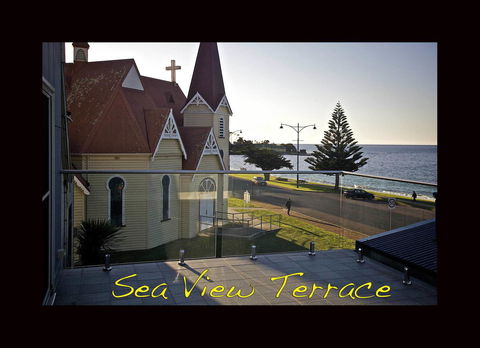 Penguin Beachfront Apartments - Queensland Tourism 7