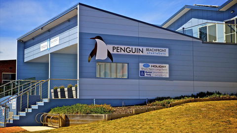 Penguin Beachfront Apartments - Queensland Tourism 22