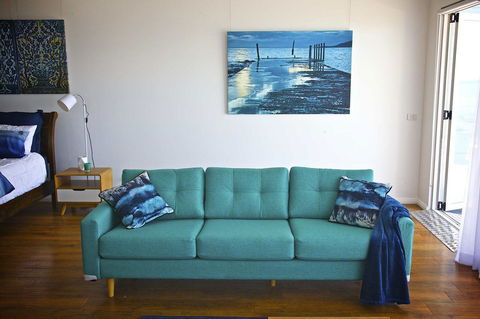 Penguin Beachfront Apartments - Queensland Tourism 12
