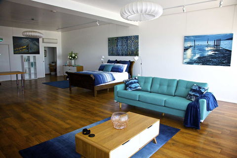 Penguin Beachfront Apartments - Queensland Tourism 3